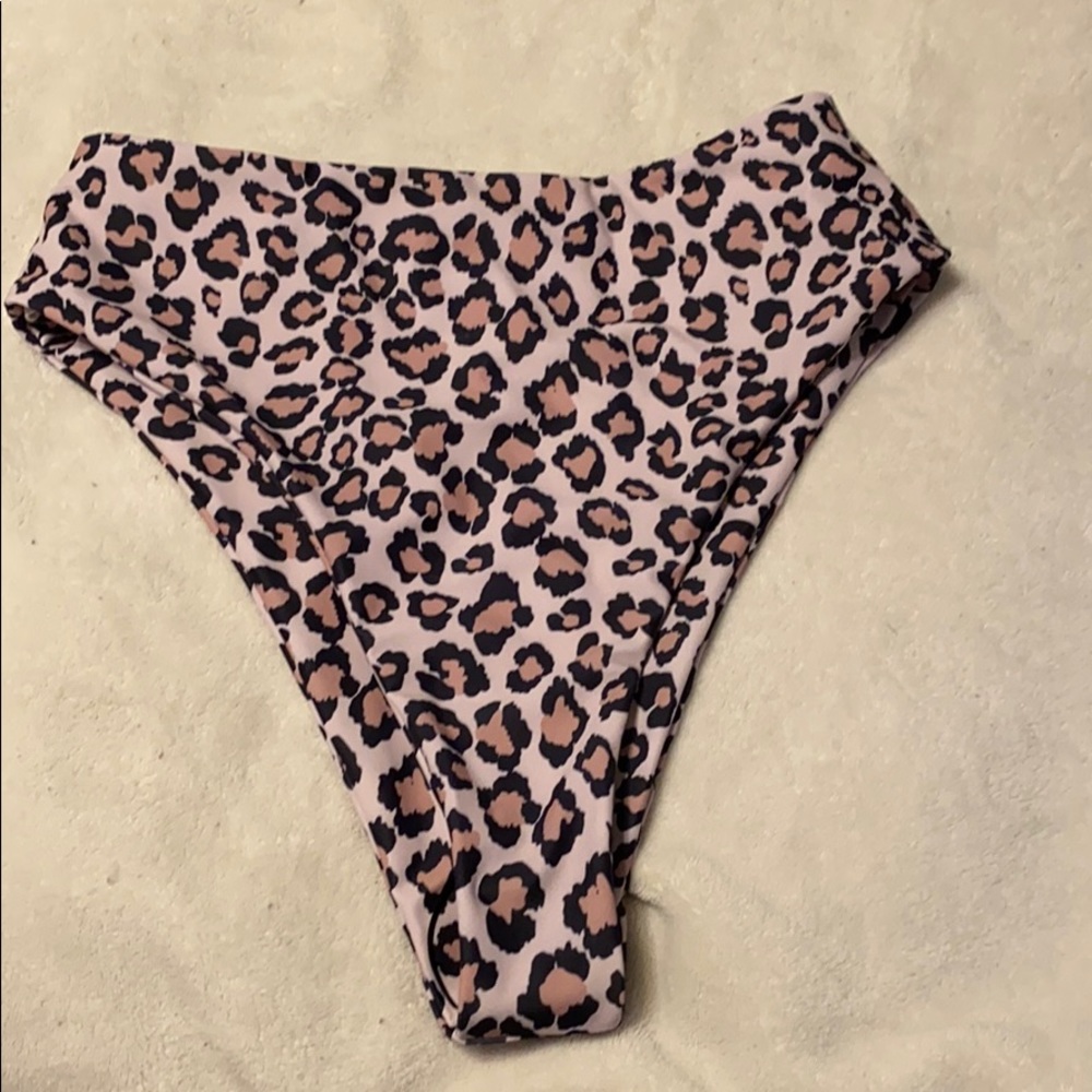 High cut bikini bottom